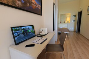 1 habitación, escritorio, tabla de planchar con plancha y wifi gratis 