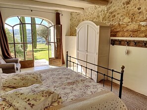 7 bedrooms, in-room safe, iron/ironing board, travel crib