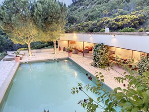 Outdoor pool, a heated pool
