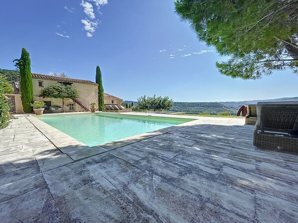 Piscine extérieure, piscine chauffée