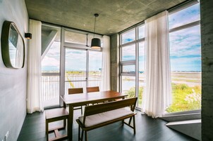 Desayuno con opciones de la cocina local incluido todos los días 