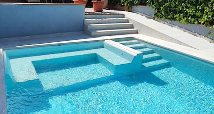 DESIGN House Panorama Beach/ pool with Spa Jacuzzi <br>5 bedrooms plus a loft.