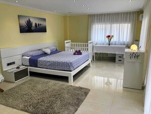 6 Schlafzimmer, Zimmersafe, Bügeleisen/Bügelbrett, kostenloses WLAN