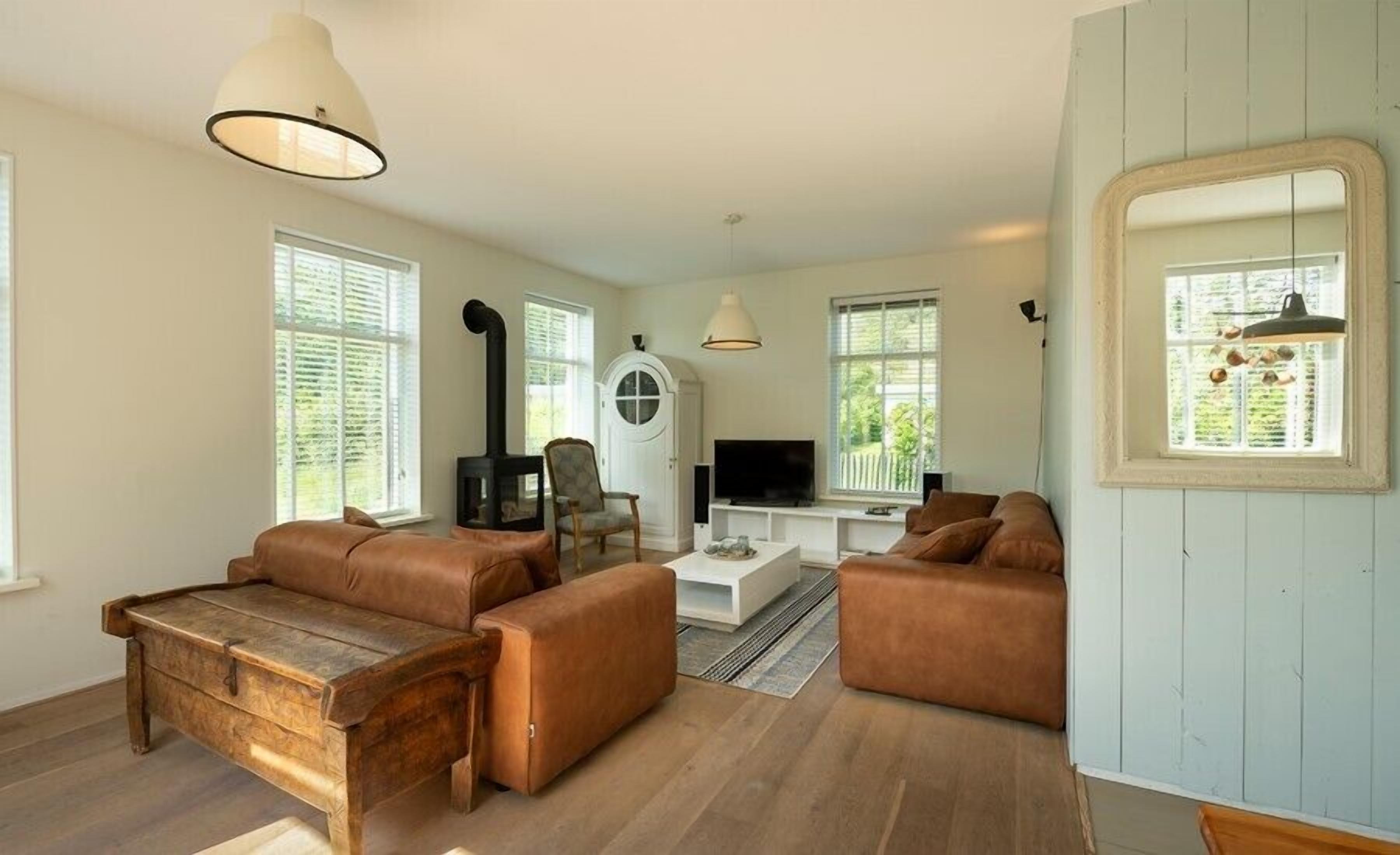 TV, fireplace, stereo