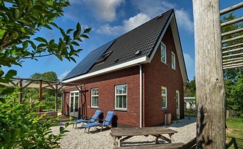 Zuidhoek 6 luxury villa in quietly located car-free bungalow park