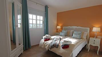 6 slaapkamers, een kluis op de kamer, een strijkplank/strijkijzer