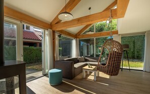 TV, fireplace, stereo