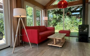 Fernseher, Kamin, Stereoanlage