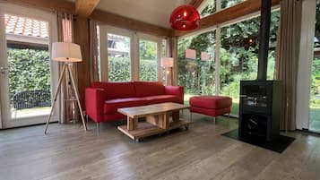 Télévision, cheminée, chaßne hi-fi