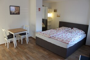 1 Schlafzimmer, Bügeleisen/Bügelbrett, Internetzugang, Bettwäsche