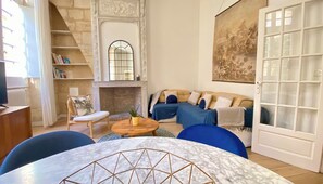 TV - Beautiful comfortable apartment for 4, in the center, very quiet street (Bordeaux)