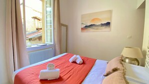 2 室のベッドルーム、アイロン / アイロン台、WiFi、ベッドシーツ