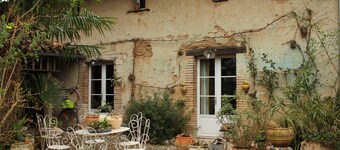 Character house with garden in a 13th century Bastide 