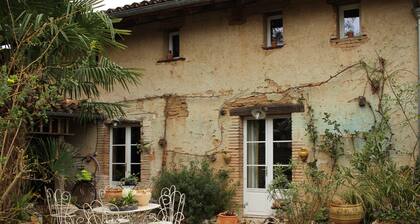 Character house with garden in a 13th century Bastide