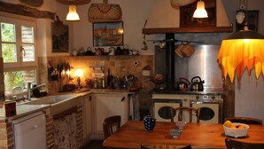Kaffetrakter/tekoker, kjøleskap, mikrobølgeovn og ovn