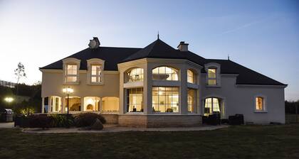 Le Petit Palais, swimming pool spa sauna 10 mim from the sea