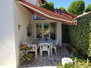 屋外ダイニングエリア