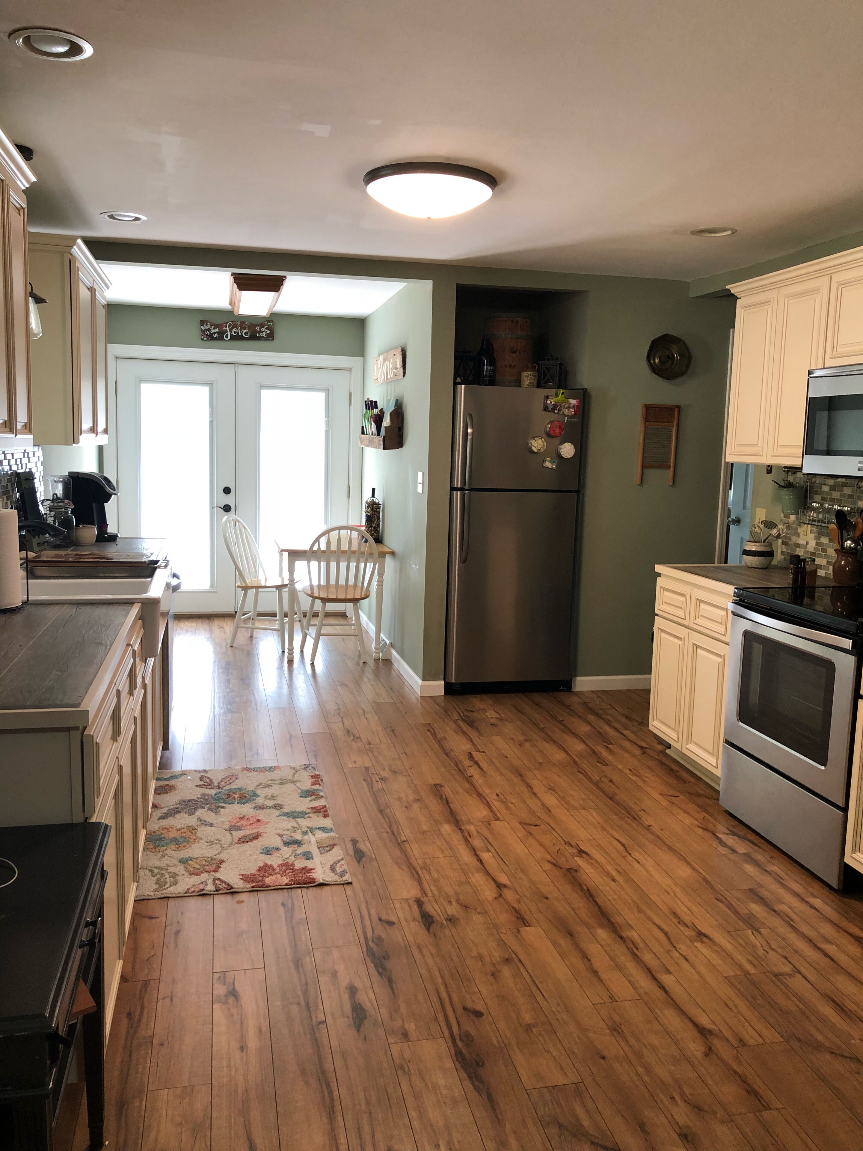 Escape to Linville Falls & Jonas Ridge: Spacious home, yard and adorable creek!