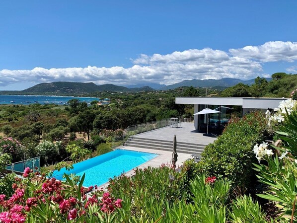 Et oppvarmet basseng