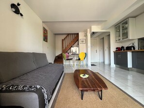 Smart TV, DVD player, stereo