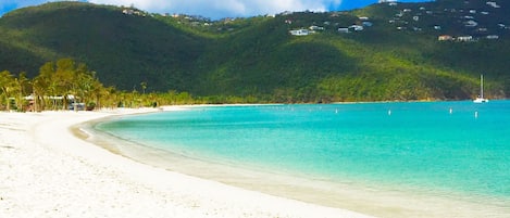 Beach nearby, sun loungers, beach towels