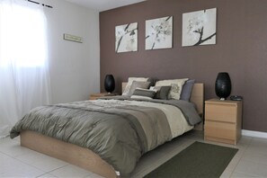 2 chambres, fer et planche à repasser, accès Internet, draps fournis