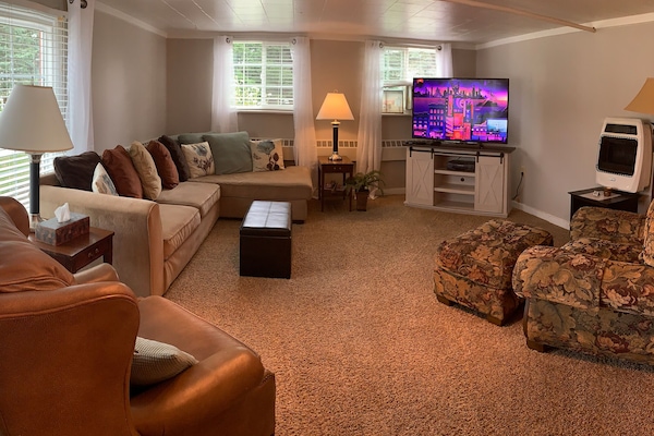 Plenty of seating for your party of 1-6. Open concept living/dining/kitchen.