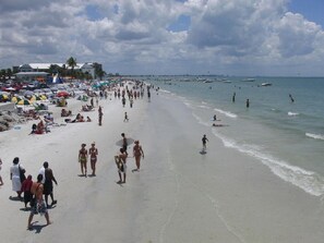 Una spiaggia nelle vicinanze, teli da spiaggia