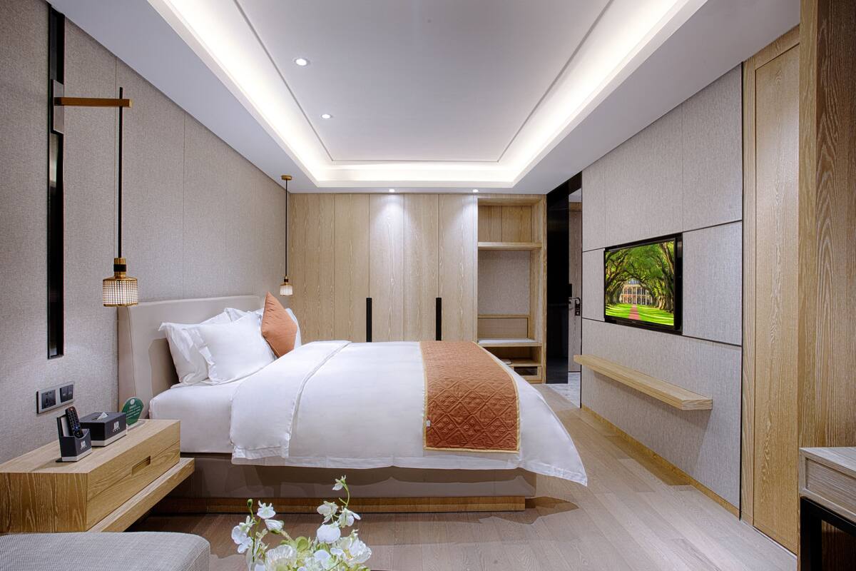 Classic Condo, 1 Queen Bed, Kitchenette | 1 bedroom, premium bedding, minibar, in-room safe