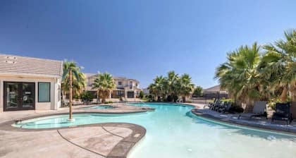 Pool Side Villa |Pet-Friendly Modern Escape w/ Games, Pool Toys, Bikes & More! Near St.George