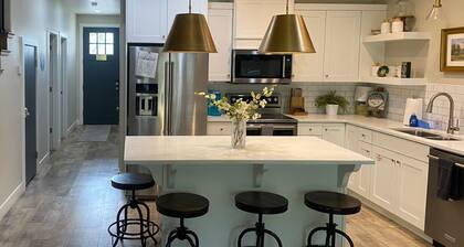 Pool Side Villa |Pet-Friendly Modern Escape w/ Games, Pool Toys, Bikes & More! Near St.George