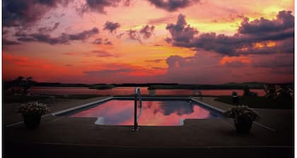 ADIRONDACK LUXURY ESTATE: POOL & HOT TUB! NEW!