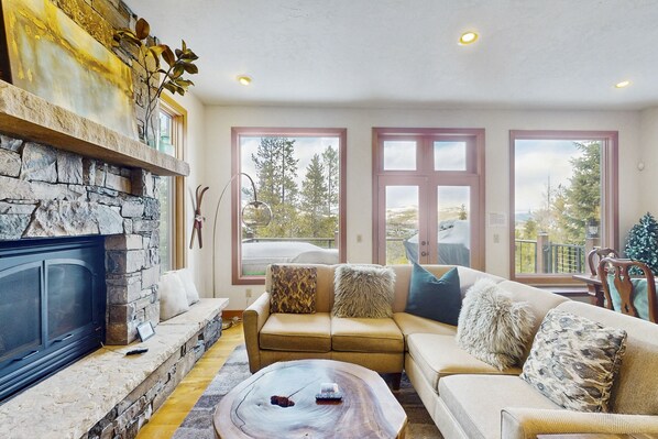 TV, fireplace, DVD player, ping pong