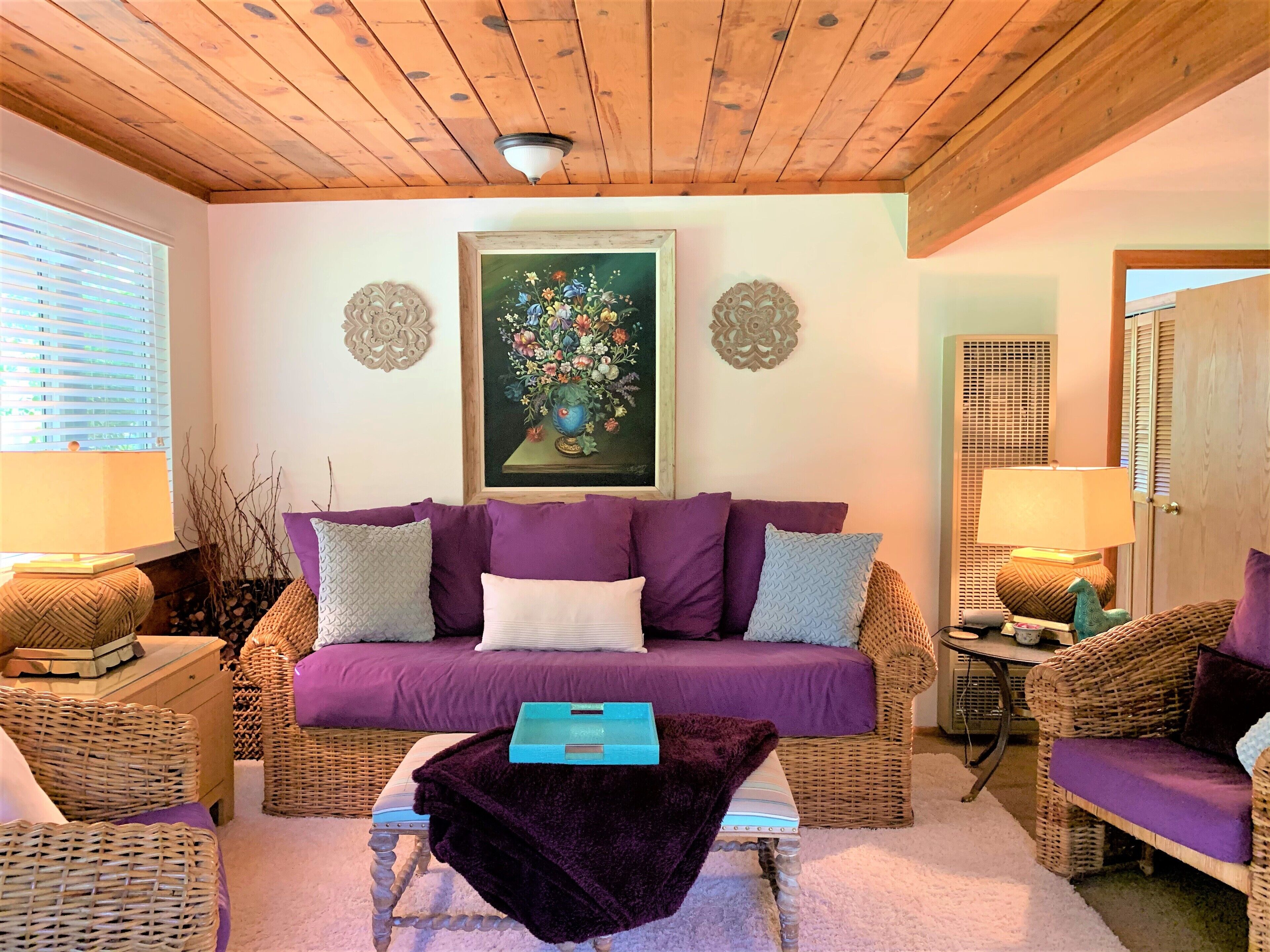 Smart TV, fireplace, DVD player, table tennis