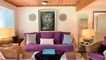 Smart TV, fireplace, DVD player, table tennis