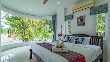 8 Bedrooms Pool Villa