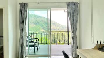 8 Bedrooms Pool Villa | 8 ๊ฐ์ ์นจ์ค, ๊ฐ์ค ๋ด ๊ธ๊ณ , ๊ฐ๊ฐ ๋ค๋ฅธ ์คํ์ผ์ ์ธํ
๋ฆฌ์ด, ๊ฐ๊ฐ ๋ค๋ฅด๊ฒ ๊ฐ๊ตฌ ๋น์น