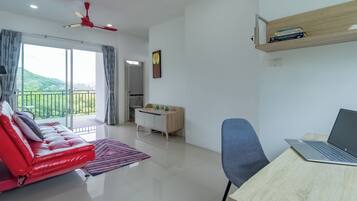 8 Bedrooms Pool Villa | In-room business centre