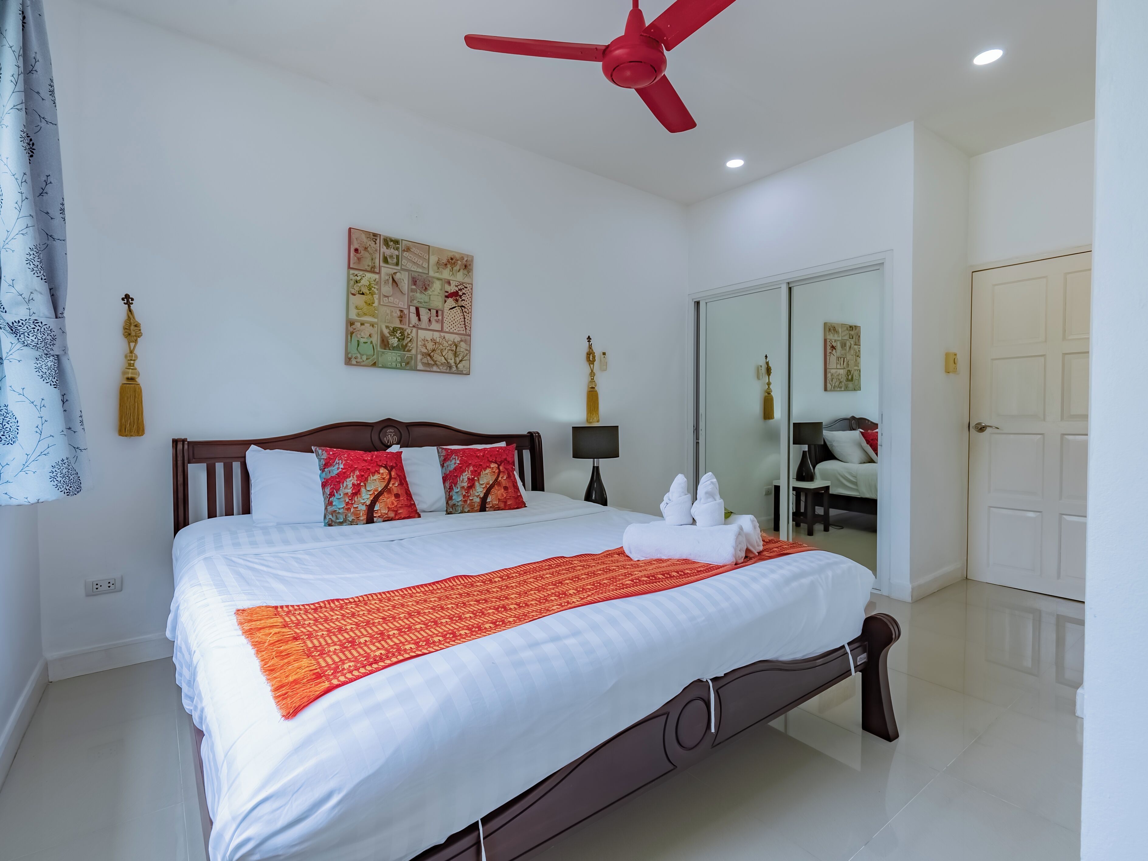 8 Bedrooms Pool Villa