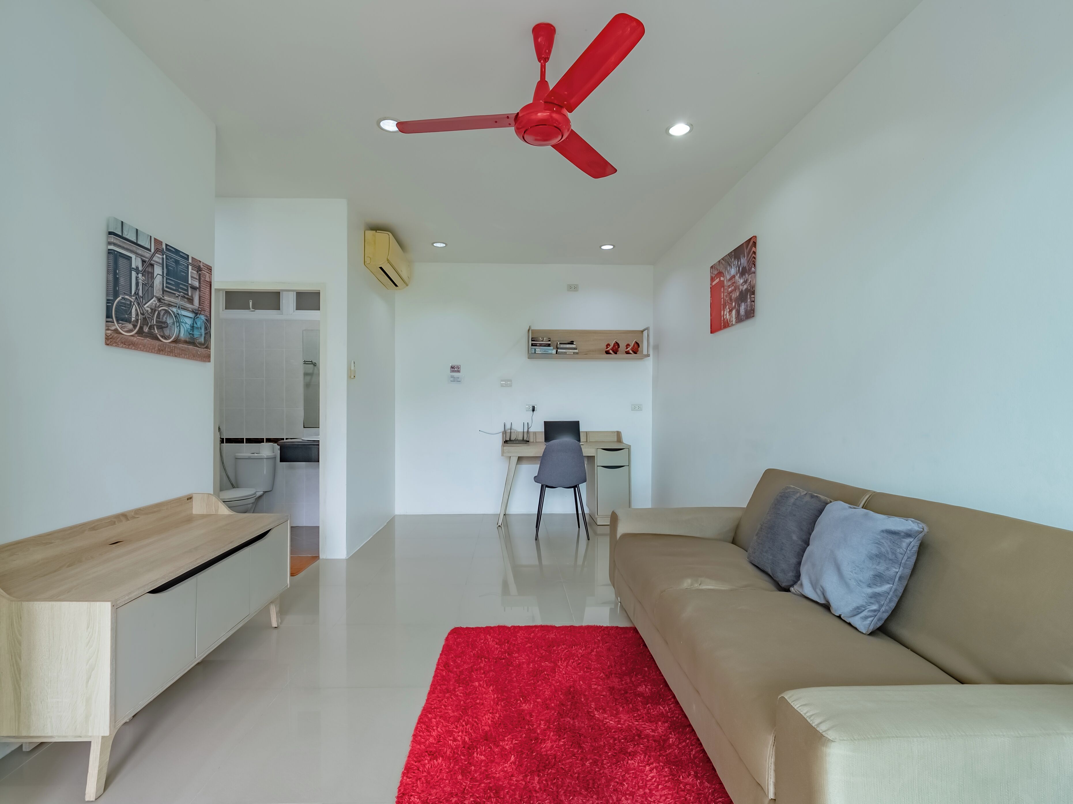 Centro de negocios en la habitación