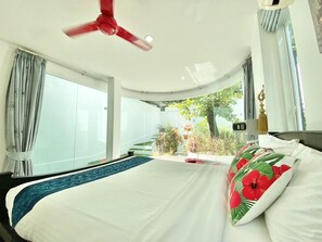 8 Bedrooms Pool Villa