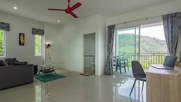 Centro de negocios en la habitación