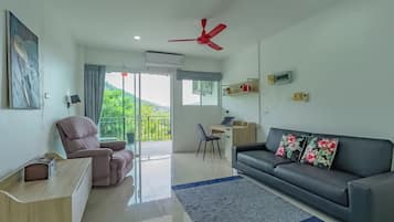 8 Bedrooms Pool Villa | Trang thiết bị văn phòng tại phòng