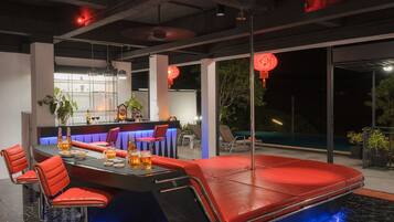 Televisión de pantalla plana, piso con calefacción, oficina