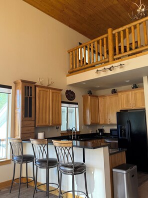 Fridge, microwave, oven, stovetop - Get away to Grand Lake home, lake views! 5 minutes to town/RMNP! Premiere Host. (Grand Lake)