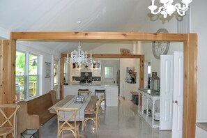 Dining to Kitchen -7' table seats 10 -Louisiana Décor-Dishes provided - THE PROVEN WINNER!!! (Hot Springs)
