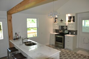 Coffee/tea maker, fridge, microwave, oven
