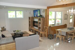 Smart TV, fireplace, DVD player