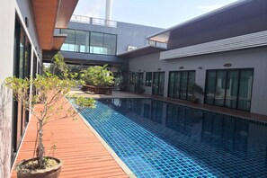 Kolam renang outdoor