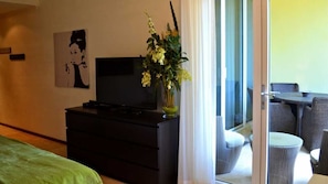 Condo, 1 cama King size, con acceso para personas discapacitadas | Caja de seguridad en la habitación y decoración personalizada